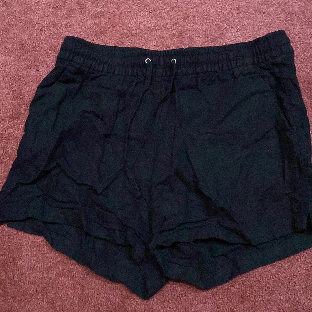 cute & comfy all black shorts